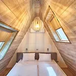 Zen Garden Resort, شقة Zánka