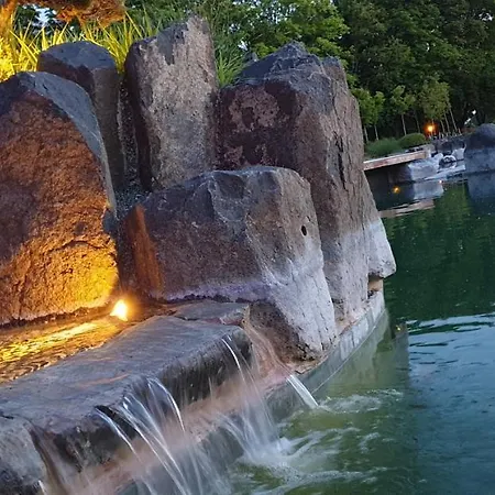 Zen Garden Resort, アパート Zánka