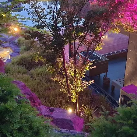 Zen Garden Resort, アパート Zánka