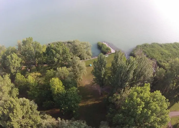 Zen Garden Resort, * Zánka